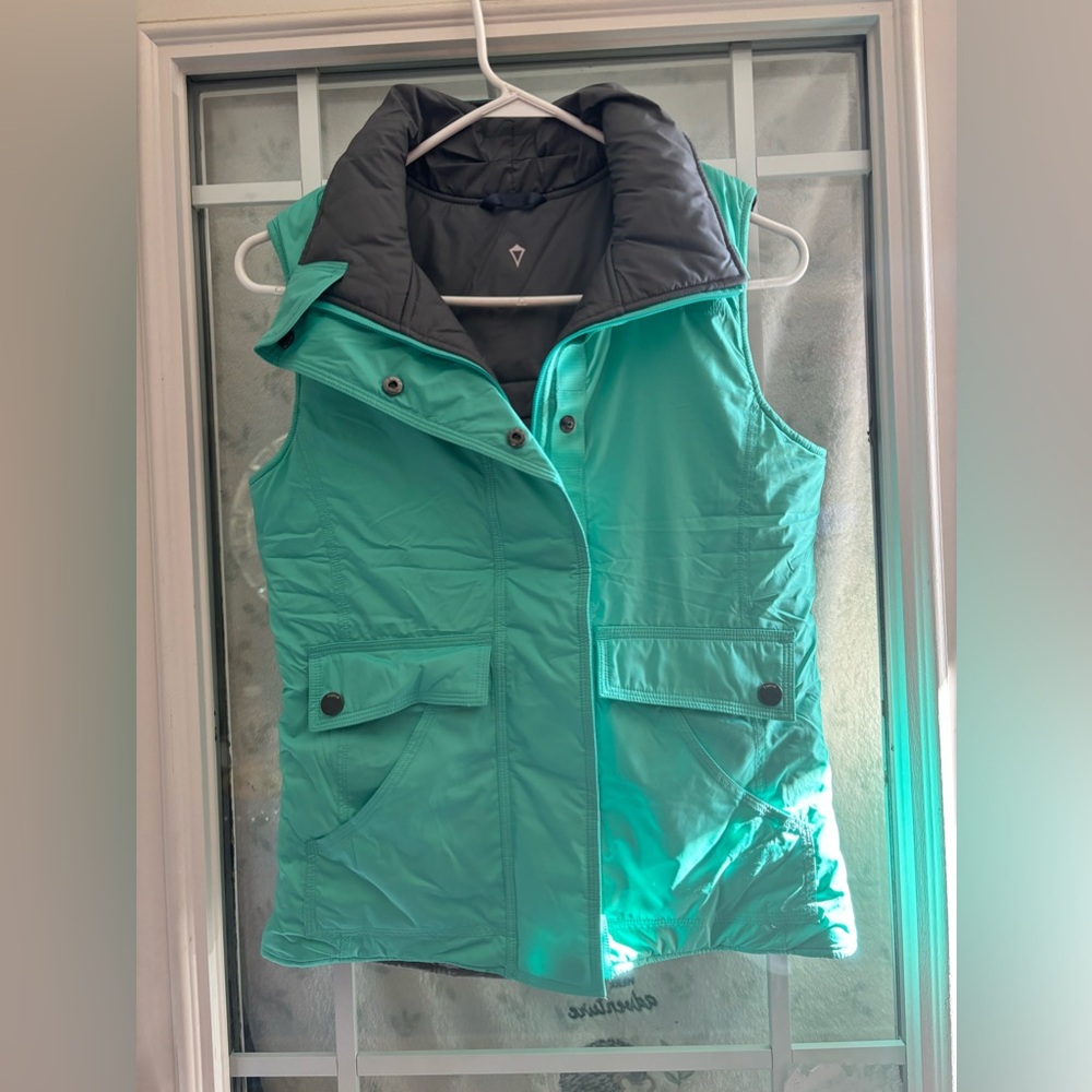 Ivivva girl’s reversible winter vest